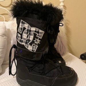 Black DC Chalet Boots Size 8 1/2 Women’s, Very Good Condition